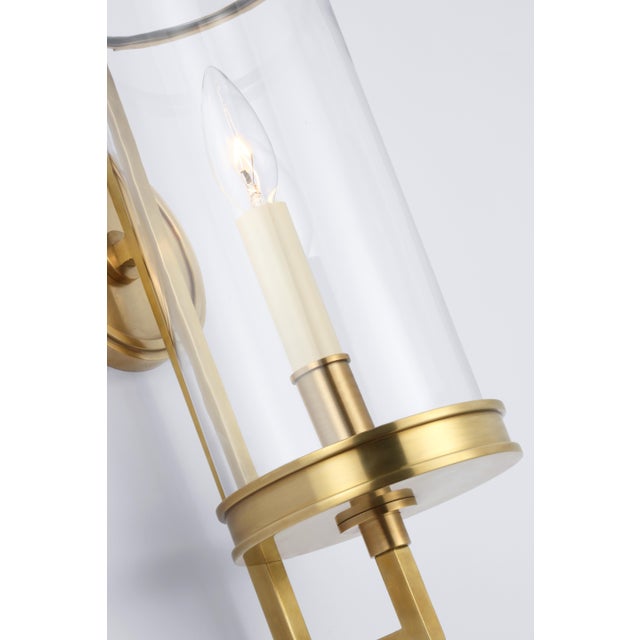 Traditional Chapman & Myers for Visual Comfort Signature Glendon Small Hurricane Sconce in Antique-Burnished Brass with Clear Glass For Sale - Image 3 of 4