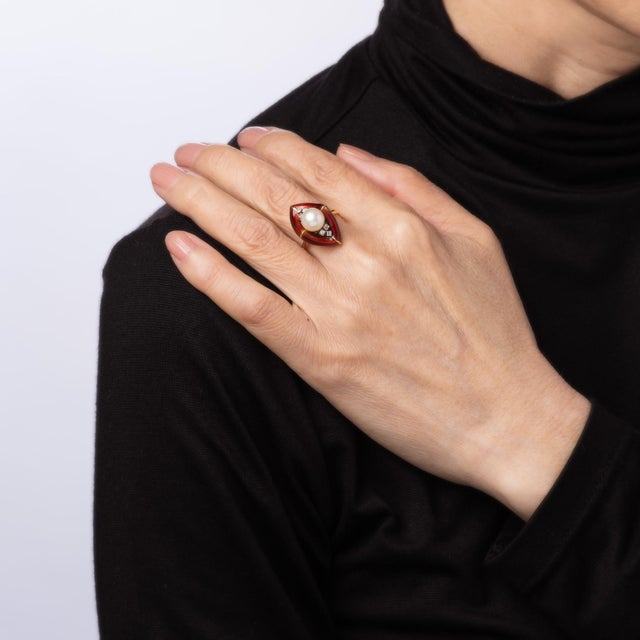 Vintage Abstract Ring Diamond Red Enamel Cultured Pearl Sz 6 Cocktail Jewelry For Sale In Los Angeles - Image 6 of 7