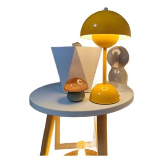 Retro Flower Bud Shaped Metal Table Lamp For Sale