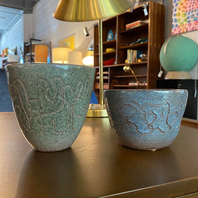 Mid-Century Modern Set of 2 20thC. Mid-Century Modern Primitive Incised Art Pottery Bowls For Sale - Image 3 of 11