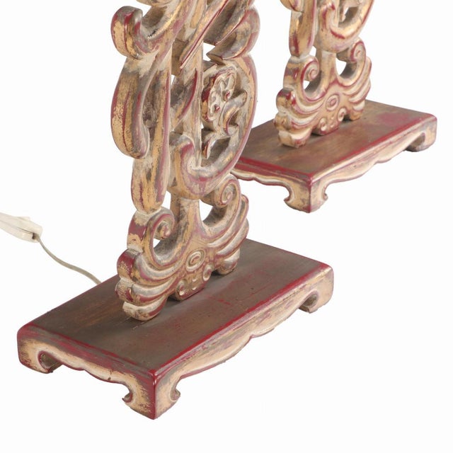 Gold A Pair of Carved Table Lamps in the Manner of James Mont, C. 1950. For Sale - Image 8 of 8
