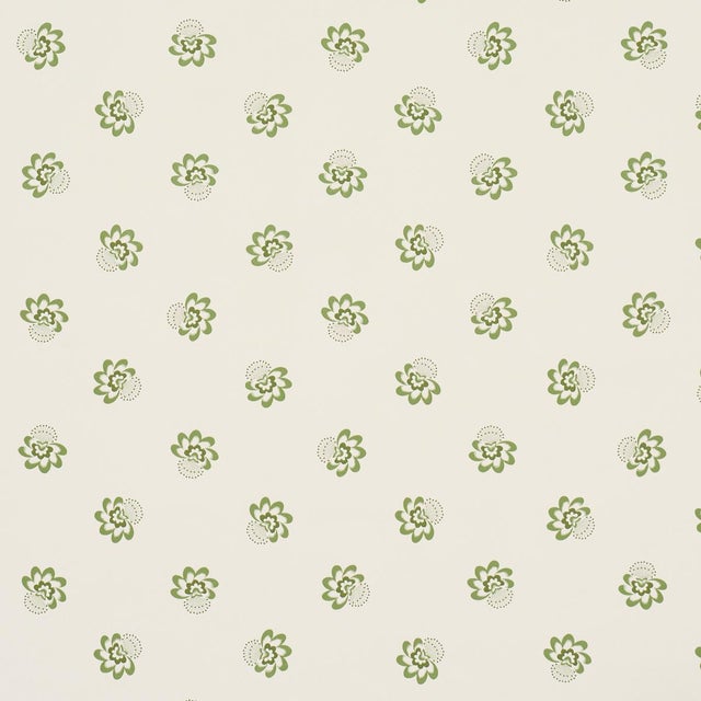 SAMPLE - Schumacher Auclair Floral Wallpaper In Green For Sale