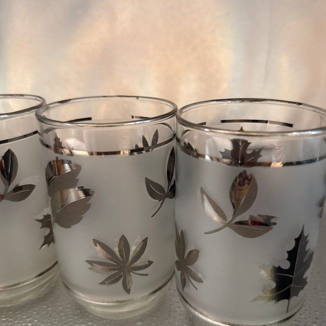 Vintage Mid Century Modern Libbey Frosted Gorgeous Glass Silver Leaf Set of 4 Glass Tumblers For Sale In Boston - Image 6 of 11