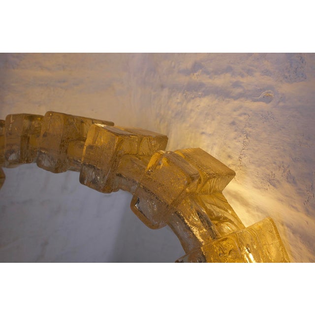 1970s Illuminated Mirror in Amber Acrylic, 1970s For Sale - Image 5 of 11