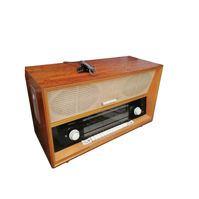 Vintage Capri Model Valve Radio, 1950s, in Flawless conditions. Designed 1950 to 1959