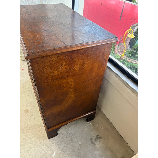 English English Burr Walnut and Mahogany Chest of Drawers, 19th Century For Sale - Image 3 of 5