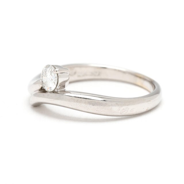 Early 21st Century Diamond .20ctw Bypass Ring, 18k White Gold, Ring Size 5.5 For Sale - Image 5 of 7