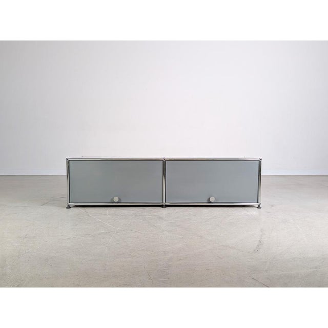 Beautiful USM Haller sideboard (1x2) with two upward-opening doors for sale. The components have been professionally...