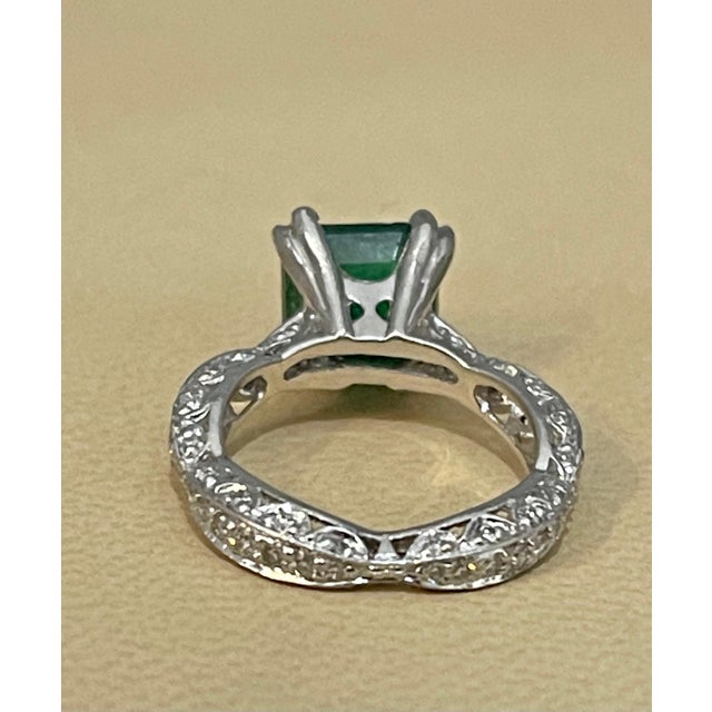 Gemstone 2 Carat Natural Emerald Cut Emerald & 0.85 Ct Diamond Ring in Platinum For Sale - Image 7 of 18