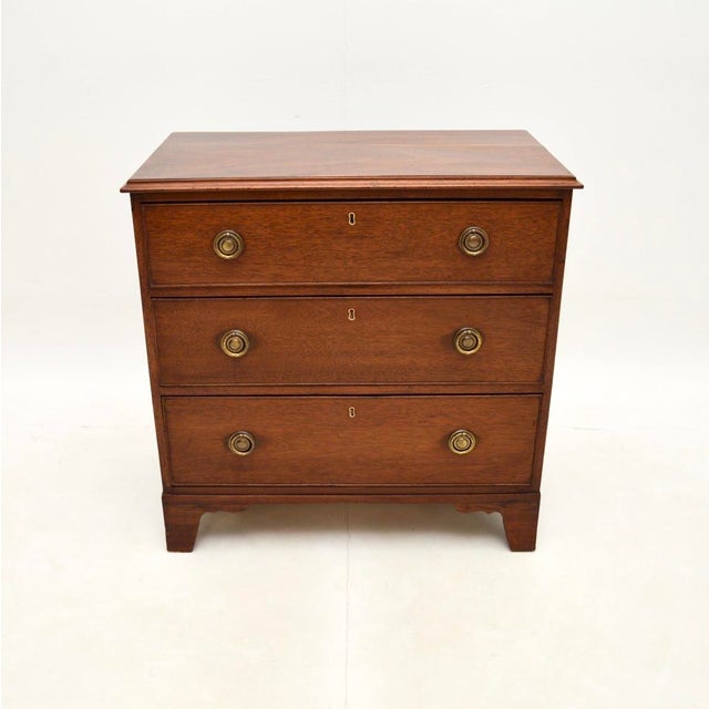 A wonderful antique Georgian period chest of drawers. This was made in England, it dates from around the 1790-1810 period....