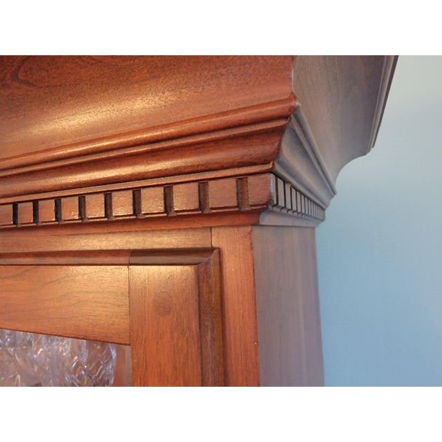 1971 Pennsylvania House Solid Cherry Colonial China Cabinet Hutch (Van Sciver Retailer) For Sale - Image 9 of 15