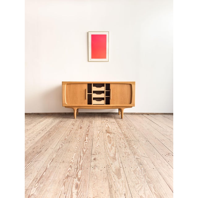 Dimensions: approx. 160 × 46 × 83 cm (width × depth × height) Original mid-century sideboard by Silkeborg Møbelfabrik,...
