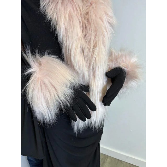 French Evelyne Prélonge Faux Fur Scarf Stole & Gloves Set – Luxury French Winter Accessories in Blush Himalaya Pink For Sale - Image 3 of 10
