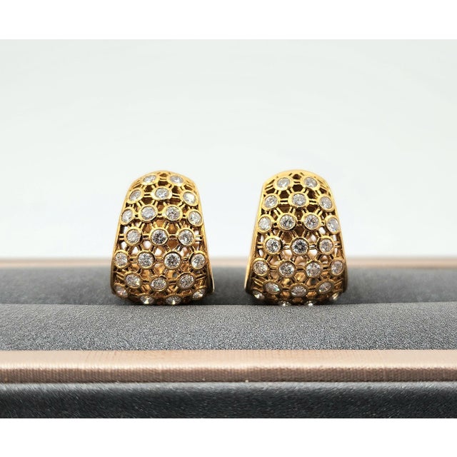 2.00 Ct 18k Yellow Gold Lattice-Style Diamond Earrings, A Pair For Sale - Image 4 of 8