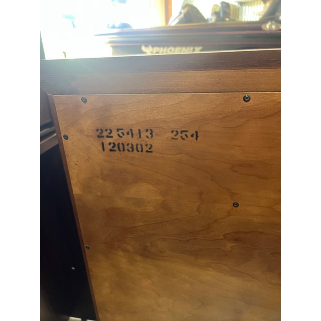 Chippendale Ethan Allen 18th Century Mahogany Dresser For Sale - Image 3 of 16