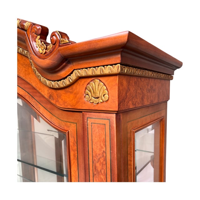 Luxury Marzorati Italian 3-Door Vitrine Cabinet With Gilt Details, Lighting & Mirrored Back For Sale In Phoenix - Image 6 of 12