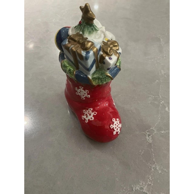 Contemporary Fitz and Floyd Christmas Snowmen Salt and Pepper Shaker, Retired 2005 For Sale - Image 3 of 5