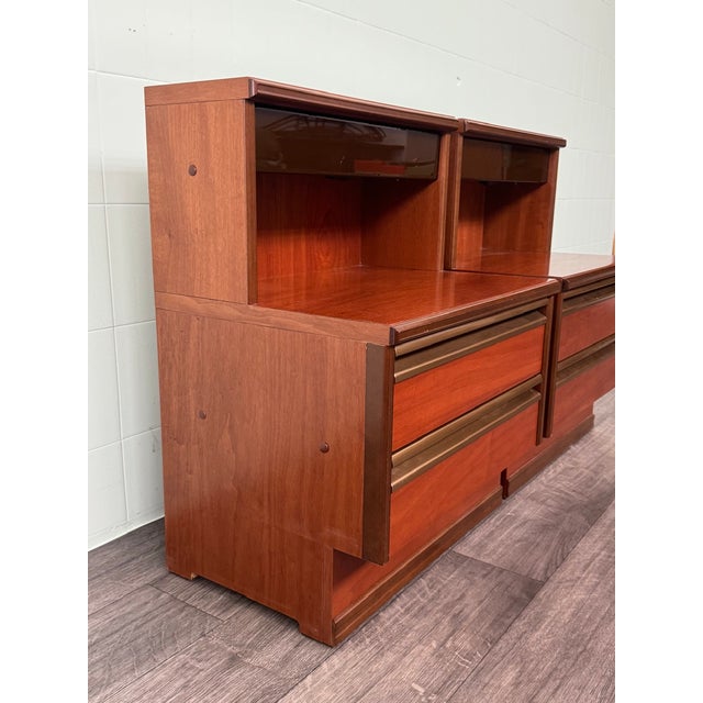 A pair of vintage bedside tables, typical pieces of Italian modernism dating back to the 1970s. The design features a...