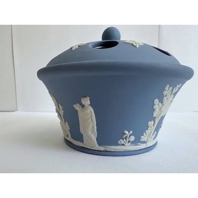English Vintage Wedgewood Pot Pourri Cachepot For Sale - Image 3 of 11