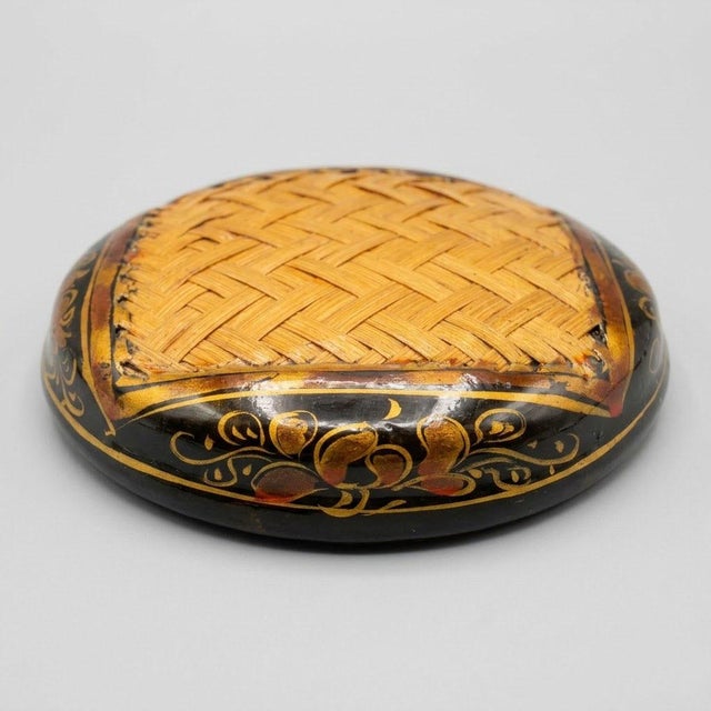 Mid-Century Nesting Boxes in Woven Bamboo and Polychrome Lacquer Indochinese Work, 1950s, Set of 6 For Sale - Image 10 of 12