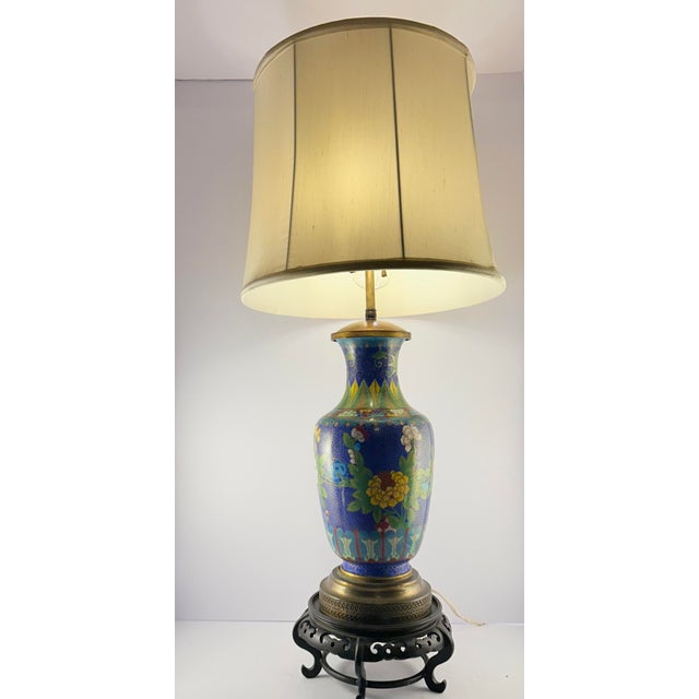 Vintage Chinese Cloisonné Vase Table Lamp With Floral Motif on Wood Base, 1930s–1950s For Sale In Houston - Image 6 of 13
