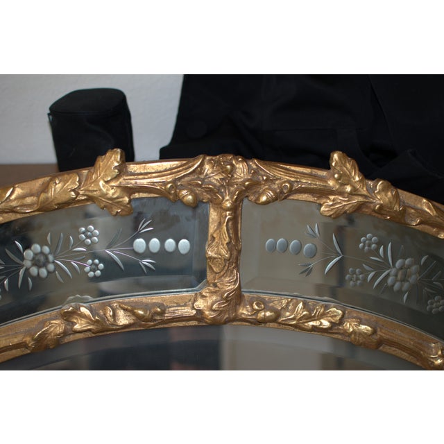 Friedman Brothers Vintage Hollywood Regency Gold Gilt Oval Mirror W / Etched Floral Bevel Glass Border, Leaf & Acorn Ornate Frame- 50" For Sale - Image 4 of 18