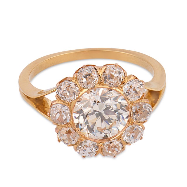 Victorian Early 20th Century Victorian Gia 2.23 Carat Old European Cut Diamond 18k Yellow Gold Cluster Ring, Size 6.25 For Sale - Image 3 of 7