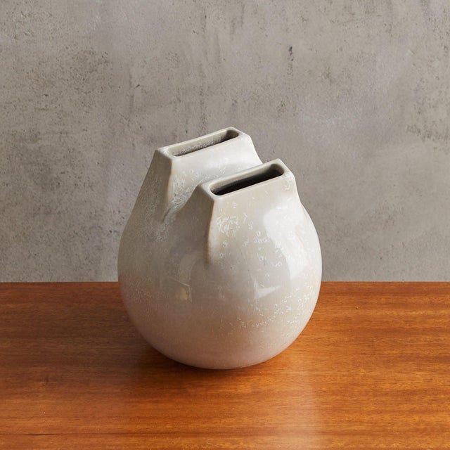 Mid-Century Modern Italian Ivory Ceramic Whistle Vase by Franco Bucci for Laboratorio Pesaro, 1970s For Sale - Image 3 of 9