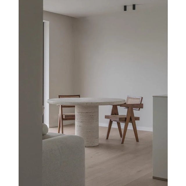 Small Beton Ciré Table Ronde For Sale - Image 6 of 9