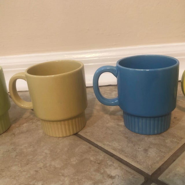 Mid-Century Modern Rainbow Stacking Mugs Made in Japan - Set of 5 For Sale - Image 4 of 8
