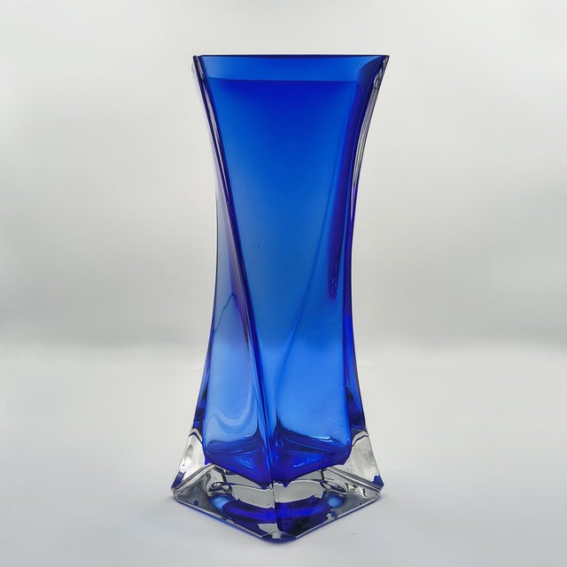 Mid-century Italian craftsmanship magnificent Murano glass helix vase, dating from the 1970s. Masterfully made using the...