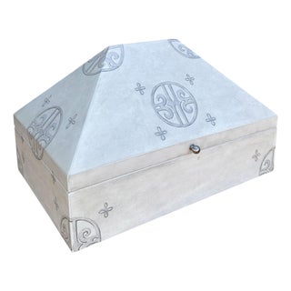 Minton Spidell Ivory Lacquer Pyramid Form Table Box For Sale
