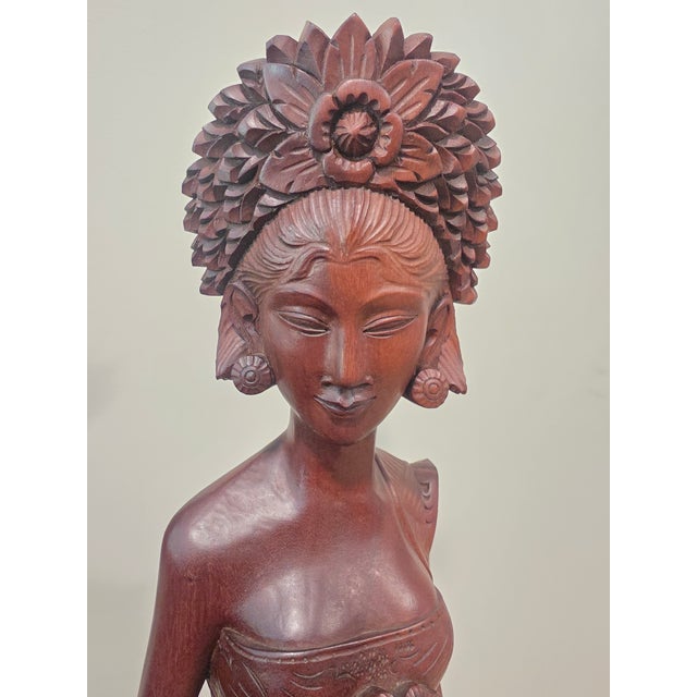 Vintage Mid-Century Balinese Modernist Mother and Daughter Statue Set – 2-Piece Suar Wood Collection For Sale - Image 4 of 12