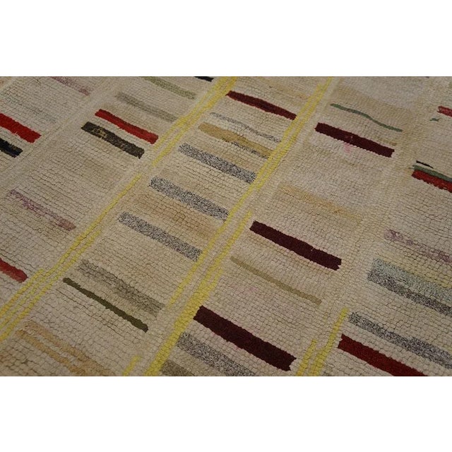 1920s Tan Ecru Stripe Folk Art Antique American Hooked Rug 4'8" X 6'6" Woven Wool Carpet For Sale In New York - Image 6 of 10
