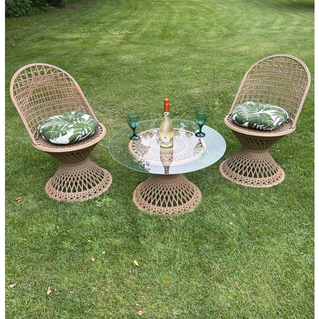 This lovely vintage bistro set, by Russell Woodward, is made from woven, spun fiberglass. There are two “starburst”...