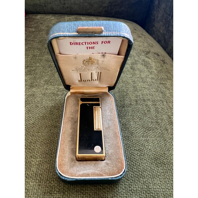 Elegant and Chic Rare Vintage Dunhill gold plated and Black lacquer Swiss Made lighter In mint condition. Works perfectly....