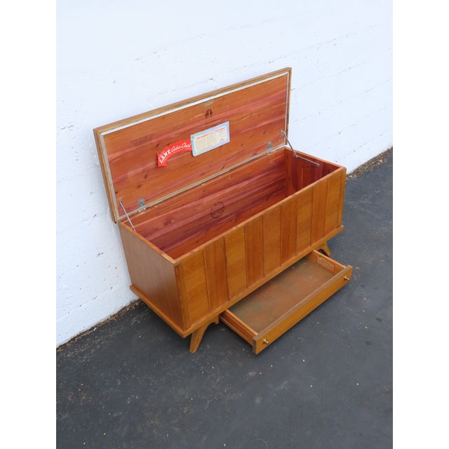 Lane Mid Century Modern Cedar Chest Blanket Trunk Bench With a Drawer 6587 For Sale - Image 14 of 16