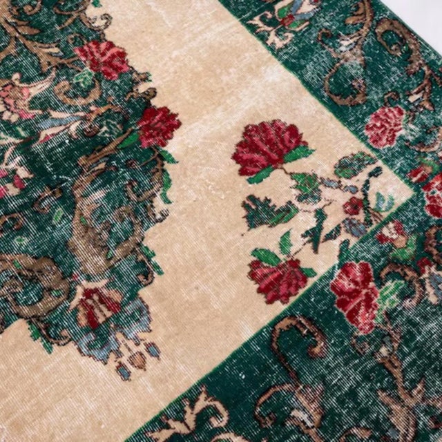 Vintage 1960s Turkish Sparta Rug, Emerald Green & Cream With Roses – 6'9" X 10'6" For Sale - Image 4 of 6
