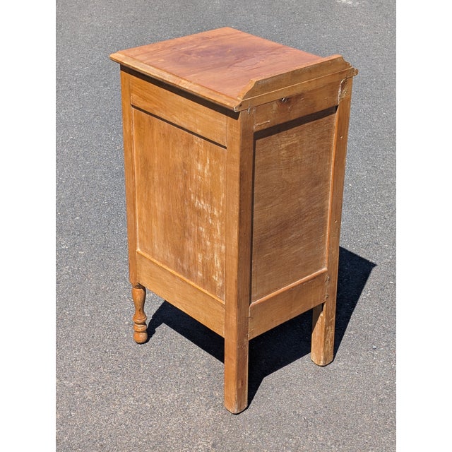 Mid 20th Century Vintage Art Deco Nightstand End Table Maple Bedroom Stand Bedside Table For Sale - Image 5 of 8