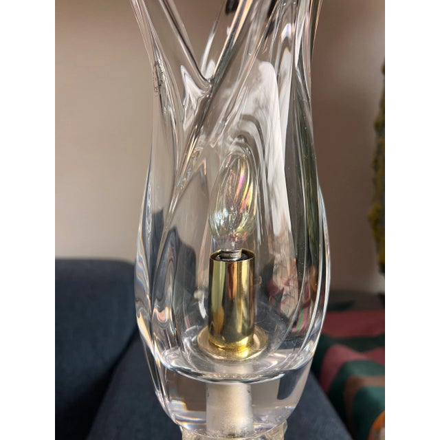 Mid-Century Modern 1980s Vintage French Crystal and Brass Table Lamp For Sale - Image 3 of 8