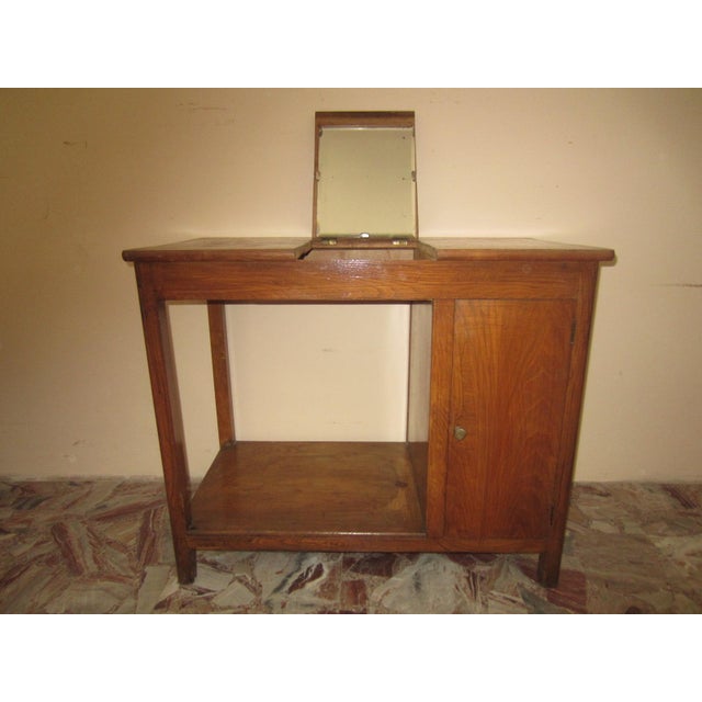 Vintage Wooden Dressing Table, in Good conditions. Designed 1920 to 1949