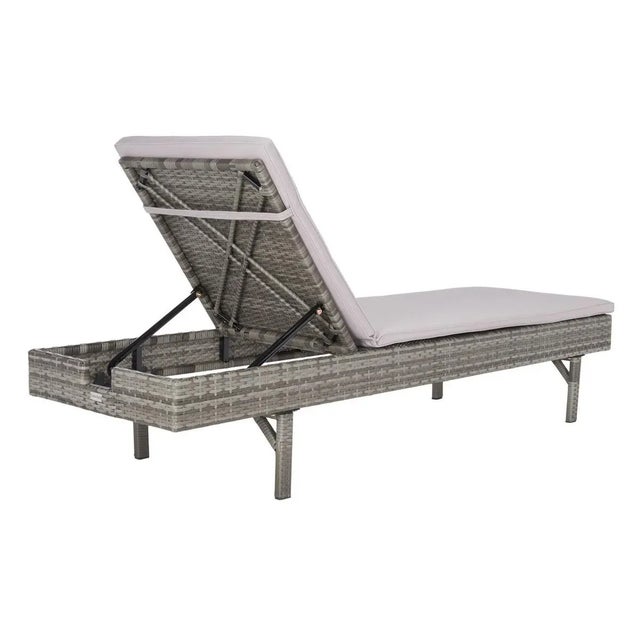 In need of a little sunny R & R? This Cam Sunlounger is the perfect place to stretch out and enjoy a warm breeze or ice...