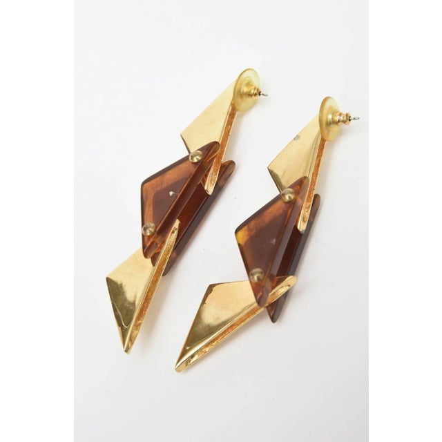 This is part of Chairish’s Costume Jewelry assortment. Triangles meet tortoise resin in these great pair of vintage...