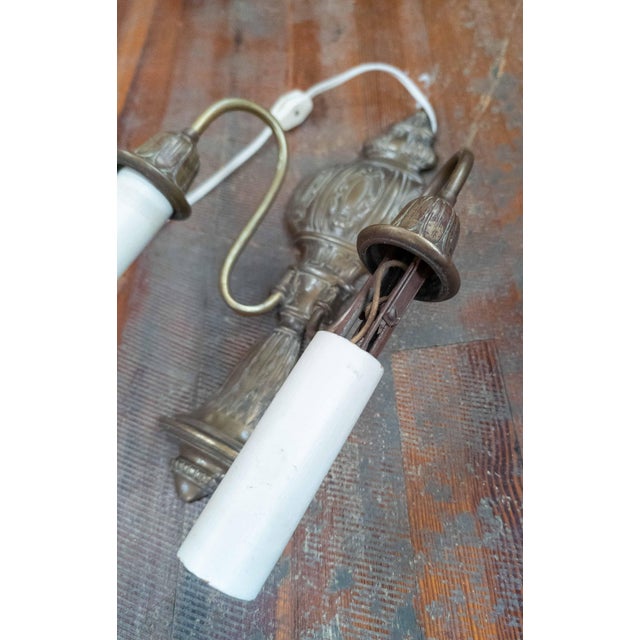 20th Century American Pair of Brass Wall Sconces in Georgian Adams Revival Style For Sale - Image 14 of 17