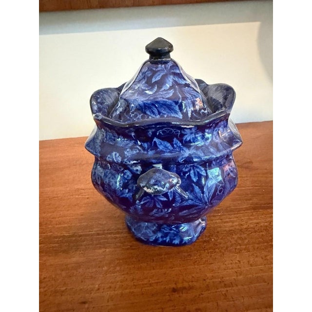 Mid 18th Century 18th Century Staffordshire Flow Blue Transferware Sugar Bowl & Lid Enoch Wood Cupid Design With Make Do Handle For Sale - Image 5 of 13