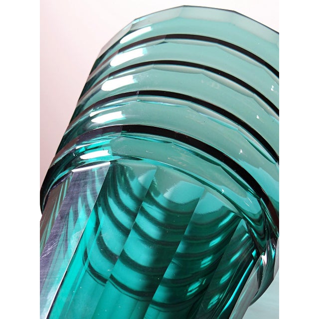 Large Antique Art Deco Vase in Cut Emerald Crystal, Bohemia, 1920s For Sale - Image 9 of 15