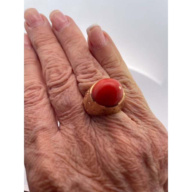 Orange 1940s Yellow Gold Mediterranean Coral Cocktail Ring, Unique Design, Size 6.5 For Sale - Image 8 of 8