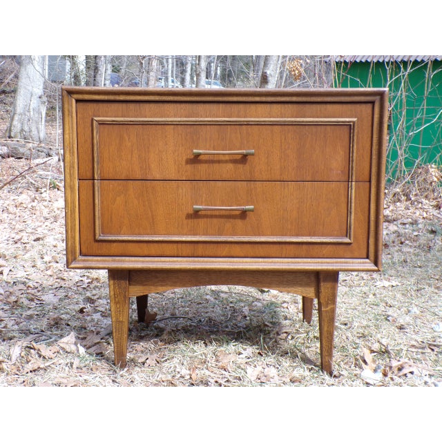 Vintage Mid Century Modern Bassett Furniture Walnut Nightstand End Table, c. 1960's. Featuring 2 dovetailed drawers with...