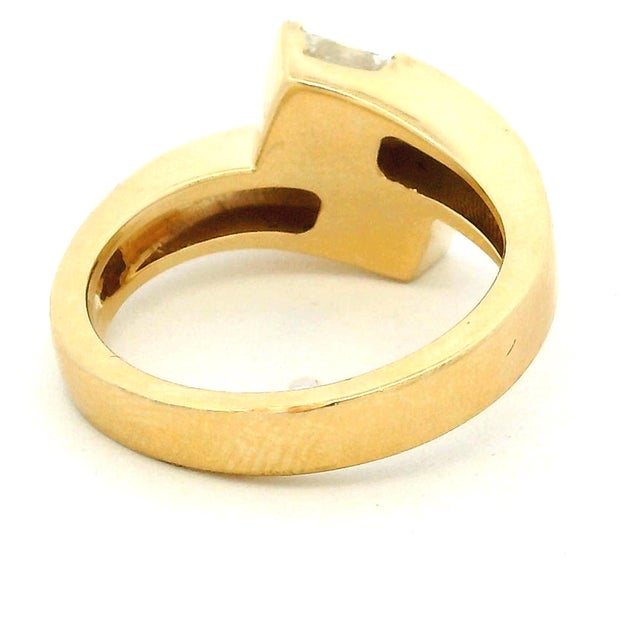 1990s Vintage 14k Gold Two Diamond Bypass Ring, 1.2 Carats Total, Size 9.5 For Sale - Image 5 of 12