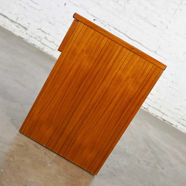Late 20th Century Scandinavian Modern Teak Nightstand End Table Cabinet With Drawer by FBJ Mobler For Sale - Image 10 of 13